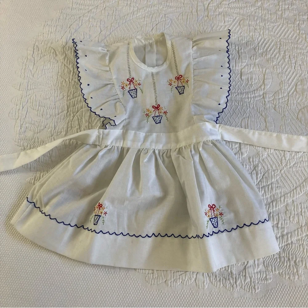 Vintage baby girls dress pinafore white embroidered 50s 60s no size tag 3-6 mo
